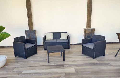 Guardia House | #1 New & modern 2 bed suite with shared pool