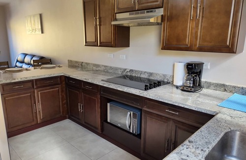 Guardia House | #1 New & Modern 2 bed Suite With Shared Pool