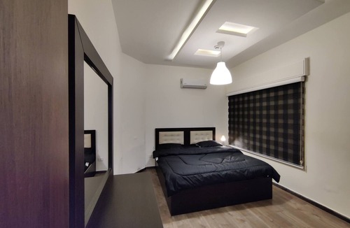 Al Swaifyeh Apartment | 14 Lovely 1-bedroom rental with Services nearby