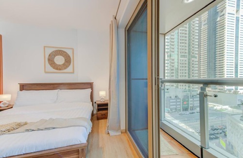 Jumeirah Beach Residence Apartment | 14 mins to Beach with Stunning Sunset Views. Family friendly w/Jacuzzi/Gameroom