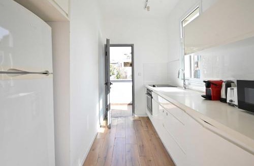 Tel Aviv Apartment | 1BR near the beach with Balcony and Mamad by HolyGuest
