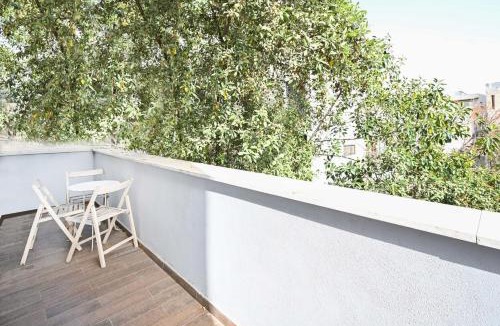 Tel Aviv Apartment | 1BR near the beach with Balcony and Mamad by HolyGuest