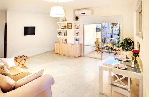 Emek Refaim Apartment | 2 BDR SUNNY BALCONY ► BEST LOCATION: German Colony - Shelter in the building