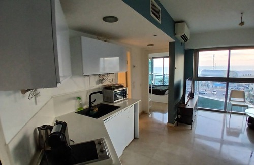 Herzliya Pituach Hotel | 2 bed room Hotel Suites in Fabulous Herzliya with WiFi, AC, fitness room