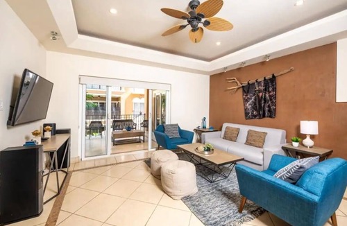 Tamarindo Condo | 2 Bedroom 2.5 bath Spacious Condo1min walk to Beach in Tamarindo Center Sleep 6