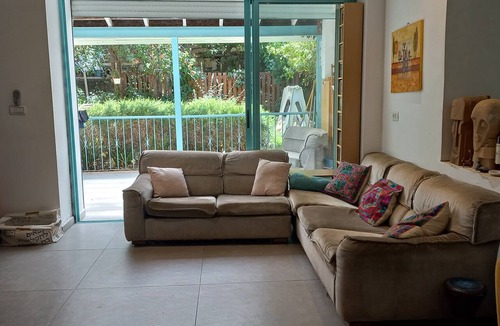 Emek Refaim Apartment | 2-bedroom garden apartment in fabulous Baka Jerusalem with AC