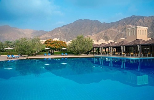Al Aqah Hotel | 2 Contemporary Rooms with Refreshing Ocean Views - Ideal Beach Getaway