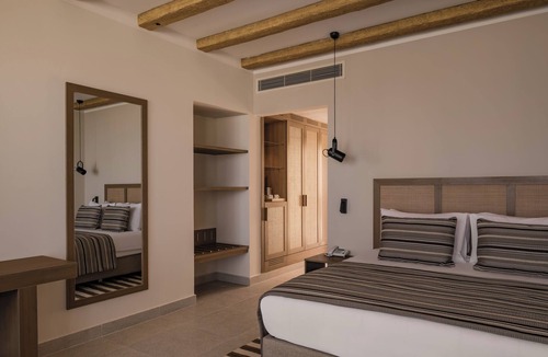 Port Ghalib Hotel | 2-Unit Oasis with Queen Beds by Marsa Bay – Perfect for Families or Couples