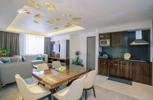 Al Muraqqabat Hotel | 2 Units | Explore Dubai | Burj Khalifa, Dubai Mall & Downtown Metro Access