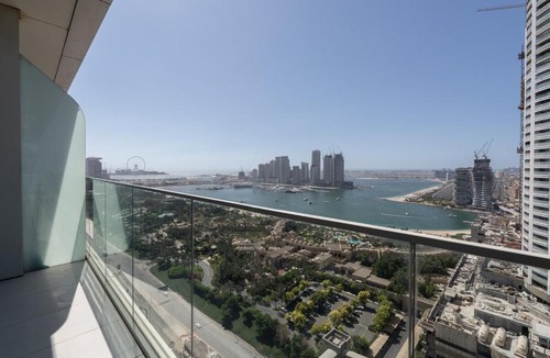 Dubai Media City Apartment | 20th Floor Beach View Retreat, Palm View