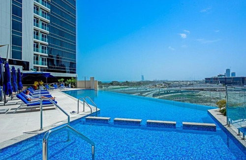 Dubai Media City Apartment | 20th Floor Beach View Retreat, Palm View