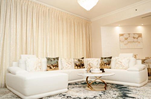 Palm Jumeirah Apartment | 2BDR Luxury Apartment in Palm