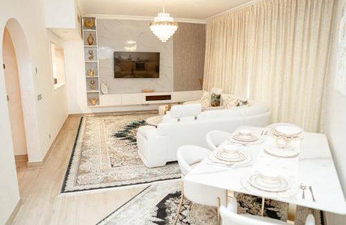 Palm Jumeirah Apartment | 2BDR Luxury Apartment in Palm