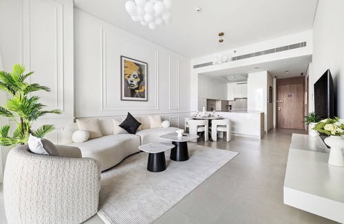 Al Safa Apartment | 2BR M Huge Terrace Direct Canal Access