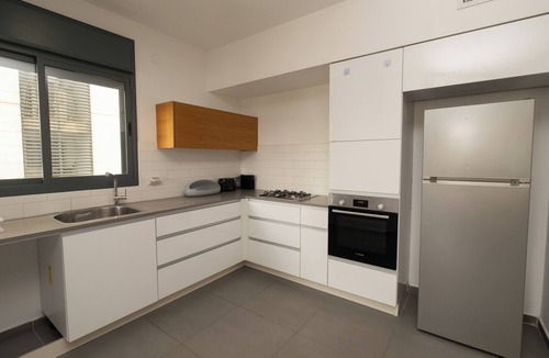 Tel Aviv Apartment | 2br with balcony in new building