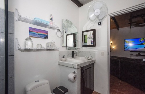 South Pacific Coast House | 3 BDRS, large pool & surrounded by nature!