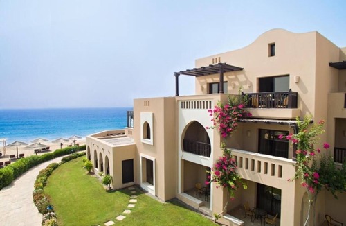 Al Aqah Hotel | 3 Contemporary Rooms w/Pool Access and Sea Side View near Local Attractions
