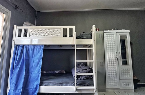 Al Rigga Bed & Breakfast | 3-Shared bedroom Bunk bed & FREE breakfast -Dubai Zeus Hostel- Free WiFi, AC