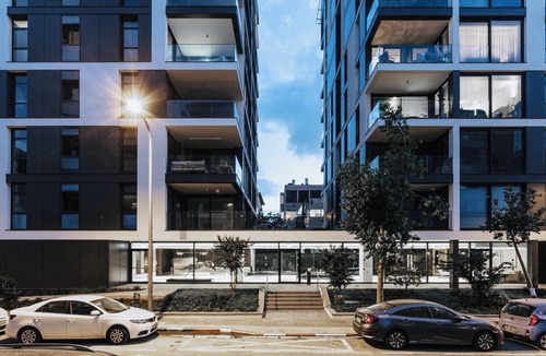 Kerem HaTeimanim Apartment | 3BR Boutique Apartment, High Floor , Balcony & Sea Views Geula Beach Tel Aviv