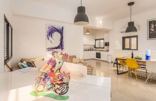 Tel Aviv City Center Apartment | 3BR Garden & Cinema · Near Beach | By SweetyGuest