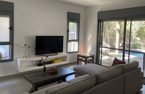 Pardes Hanna Karkur House | 4 bedroom retreat with a pool in heart of Israel
