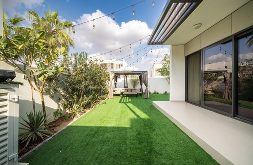 Dubai Villa | 4 Bedroom Villa - Modern and Upgraded- Damac Hills 2