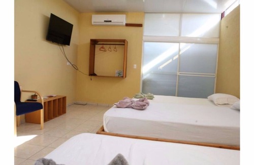 Managua Bed & Breakfast | 4-D ROOM - 2 SINGLE BEDS