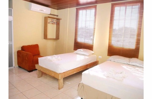 Managua Bed & Breakfast | 4-D ROOM - 2 SINGLE BEDS