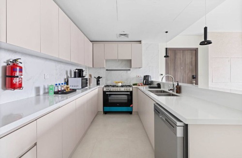 Bur Dubai Apartment | 41st-Floor 2BR with World`s Highest Running Track