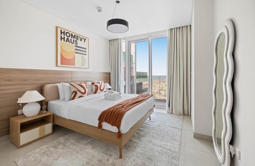 Bur Dubai Apartment | 41st-Floor 2BR with World's Highest Running Track