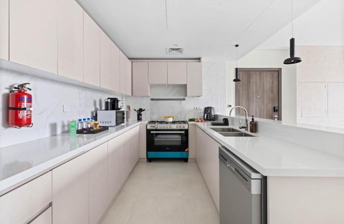 Bur Dubai Apartment | 41st-Floor 2BR with World's Highest Running Track
