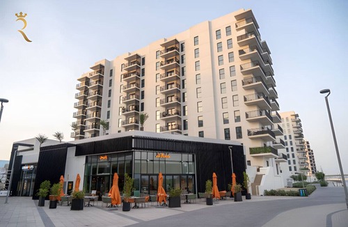 Abu Dhabi Apartment | 4BR Apt Water's Edge: Cozy Comfort & Modern Design