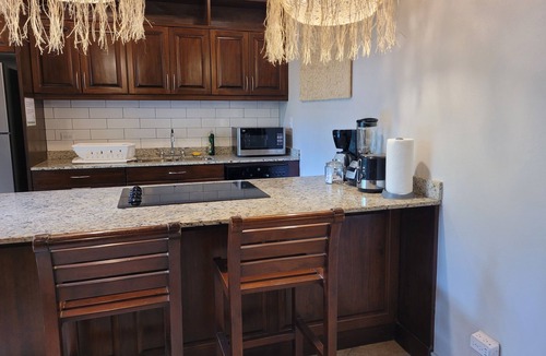 Tamarindo Condo | 4th floor Apartment - 2 minutes walking distance to the beach!