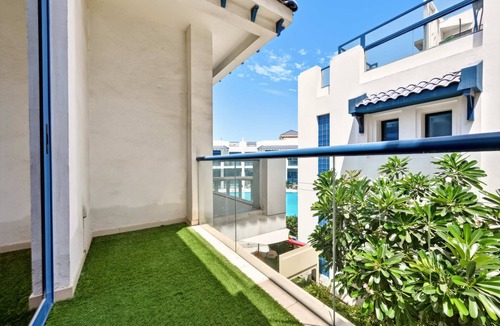 Palm Jumeirah House | 5 Bed Villa,2 Private Beaches, Pool by Estatesmen