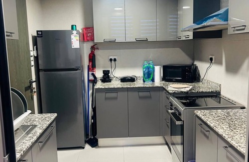 Al Ghubrah Ash Shamaliyyah Apartment | 5 Minute Walk to the Beach!