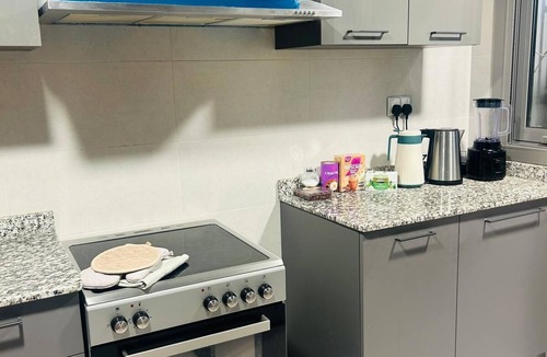 Al Ghubrah Ash Shamaliyyah Apartment | 5 Minute Walk to the Beach!