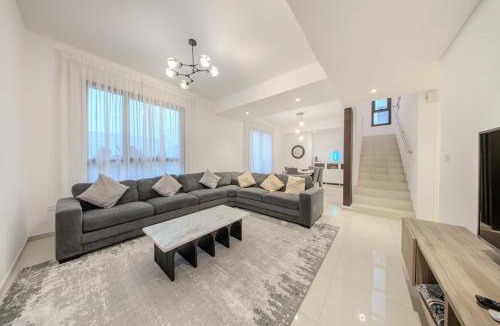 Sharjah Villa | 5BR Private Pool Villa in Sharjah - BBQ Area - Nasma