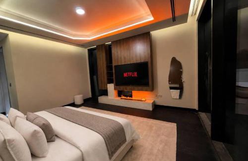 Dubai Villa | 6BR Lamborghini Luxury Villa I Cinema, Spa & Pool