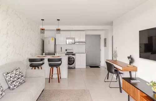 Rohrmoser Apartment | 906 Sky Garden