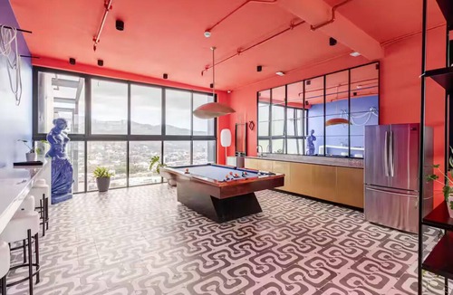 Rohrmoser Apartment | 906 Sky Garden