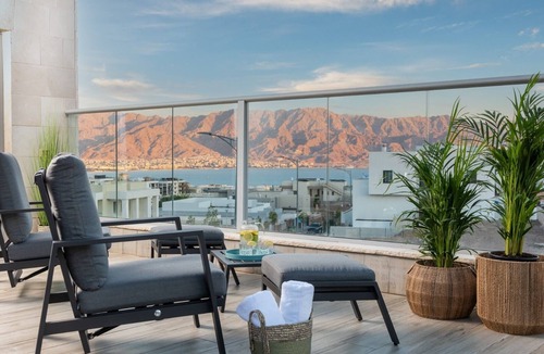 Eilat Apartment | A beautiful large sea view penthouse in Eilat with a private pool