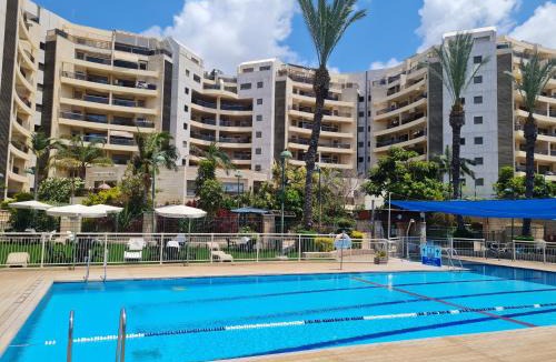 Ra'ananna House | A Dream Place in Raanana, up to 4 guests -