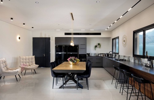 Tiberias Apartment | A spectacular villa with 12 bedrooms in 6 separate units, a spacious living room, a fully equipped kitchen, a barbecue area and a heated pool. The villa also features a luxurious rooftop jacuzzi, a football table, ping pong,