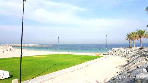 Sharm Apartment | Address Beach Resort Fujairah Apartment by Blue World - 1