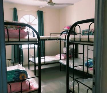 Al Mazra Hostel | Ahjar only men