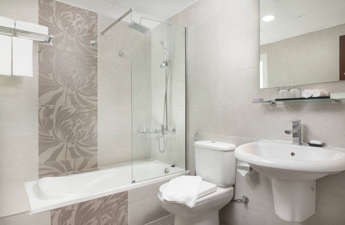 Seeb Hotel | Al Hail Waves Hotel Managed By Centara