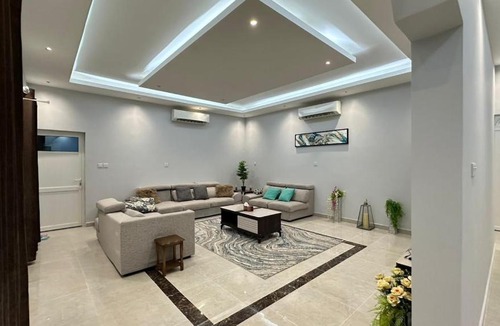 Salalah Ski Chalet | Al Hawli pool gathering