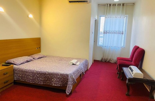 Jabal Al-Hussein Hotel | al monzer