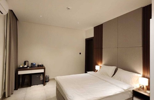 Muscat Hotel | AL RAHA HOTEL