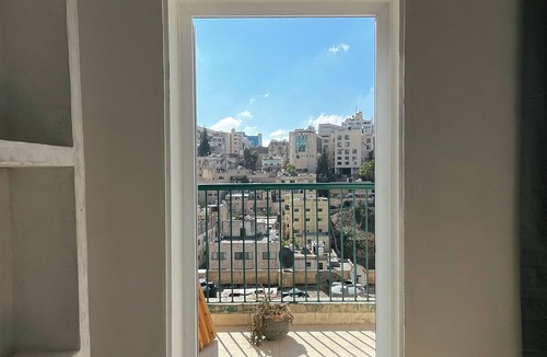 Al Abdali Apartment | Amazing 4-bedroom apartment with AC in welcoming Amman